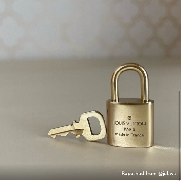 Louis Vuitton padlock and key - Picture 2 of 5